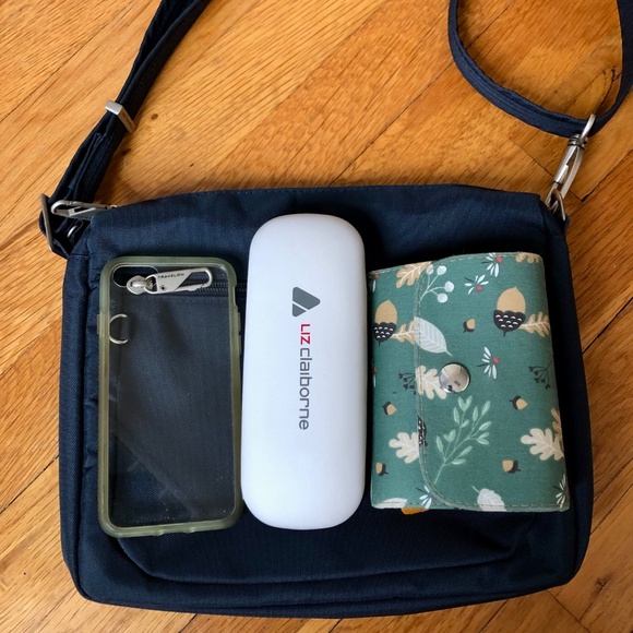 Travelon Anti-Theft Small Crossbody Purse - Picture 7 of 16